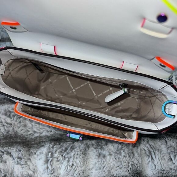 MICHAEL KORS Manhattan Medium Contrast-Trim Leather Satchel. - Picture 11 of 16